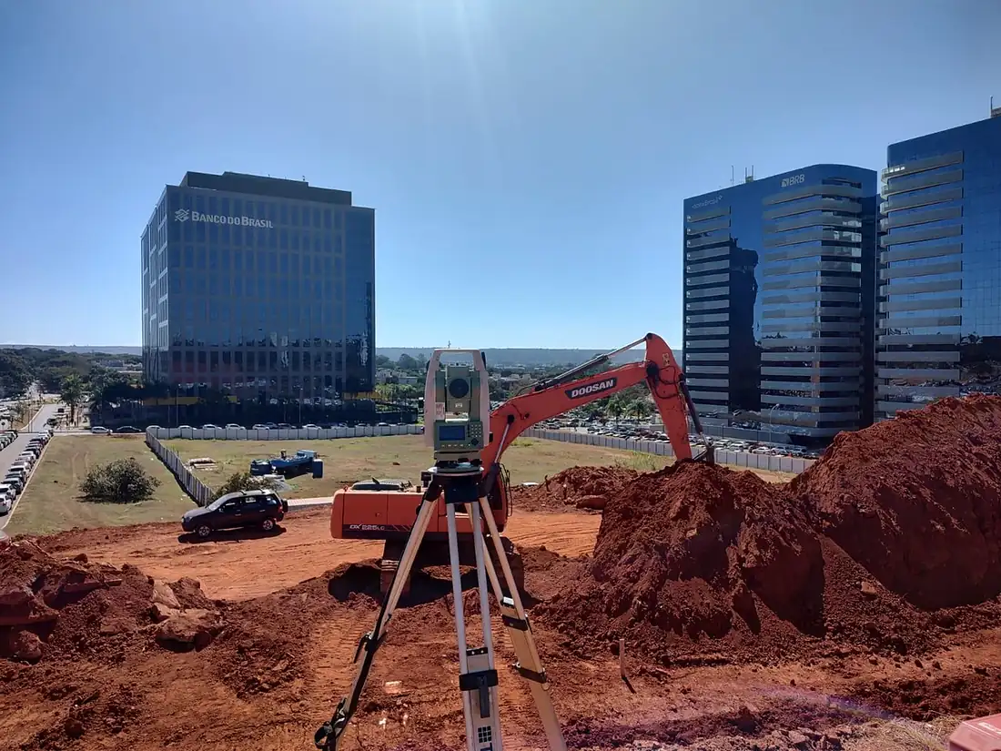 Levantamento topográfico em obra urbana em Brasília - Benneti Construções