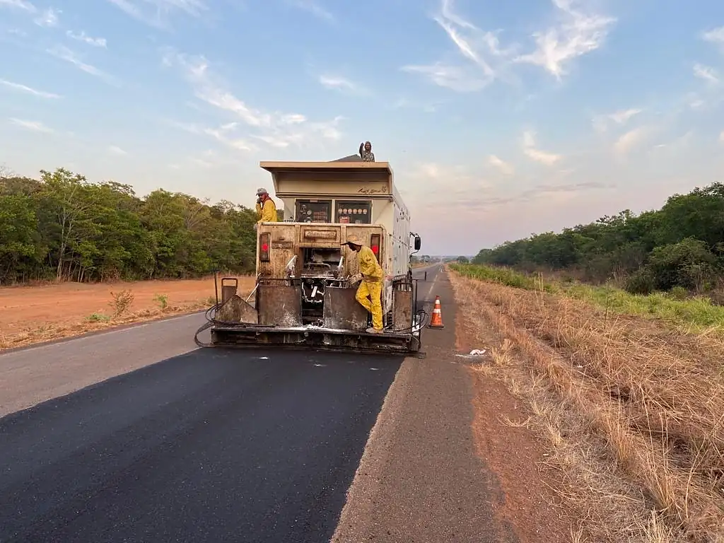 Pavimentação asfáltica CBUQ em rodovia - Benneti Construções